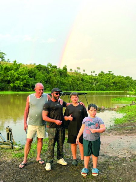 Pescaria entre amigos no rio Pardo